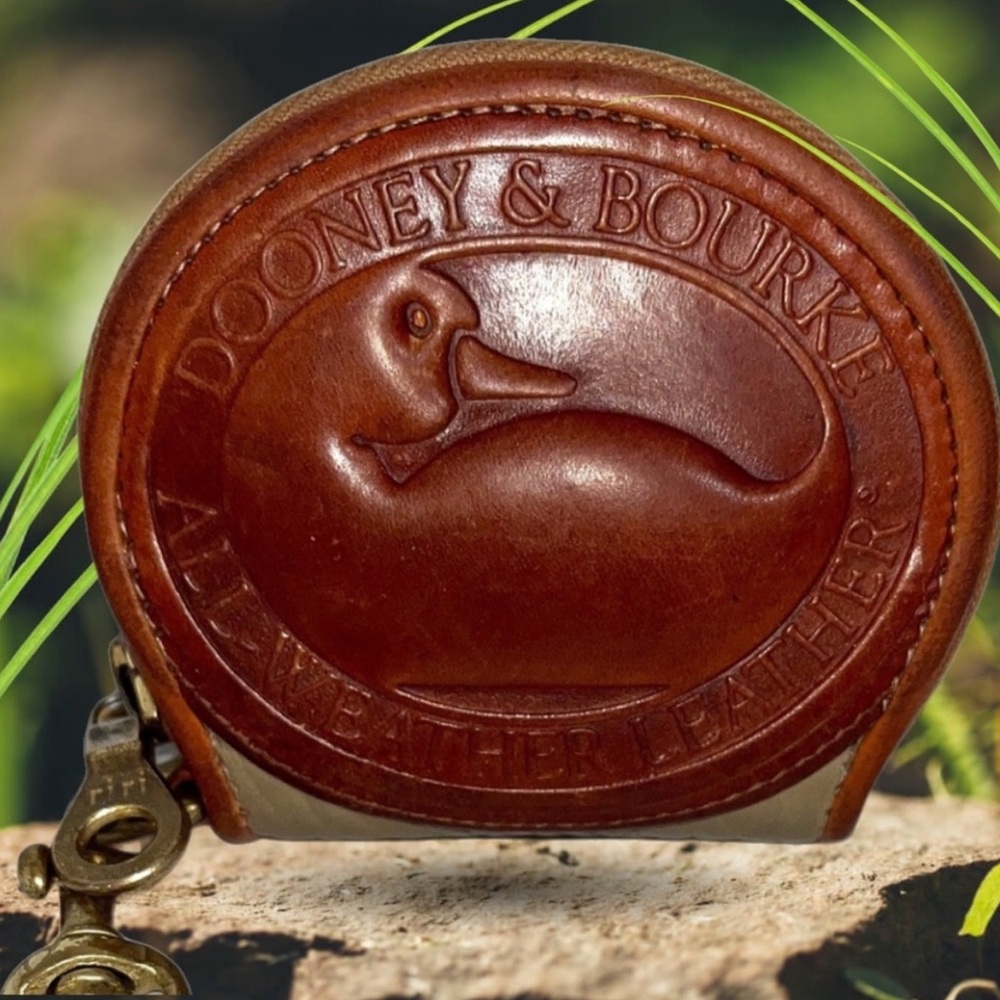 Dooney & Bourke “Big Duck” VINTAGE All Weather Leather coin purse/wristlet - Picture 1 of 3